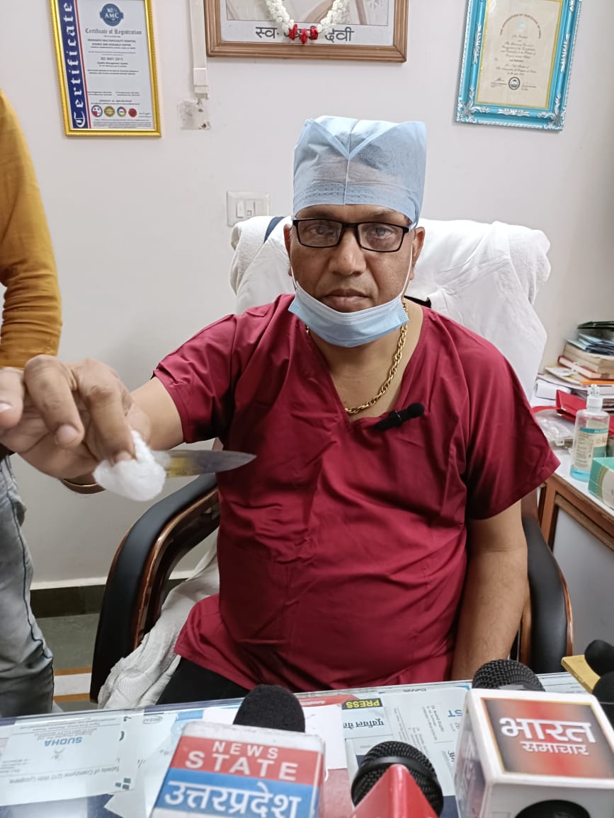 jaunpur doctor rescues man in up