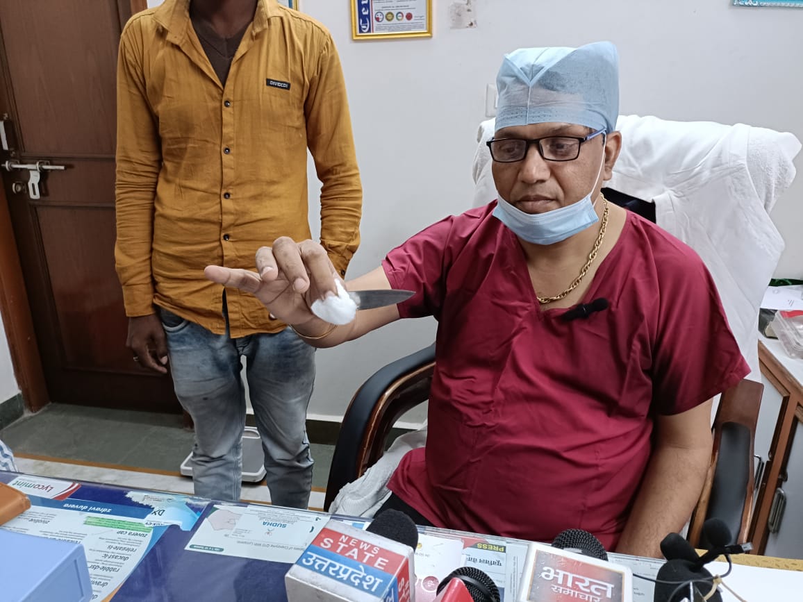 jaunpur doctor rescues man in up