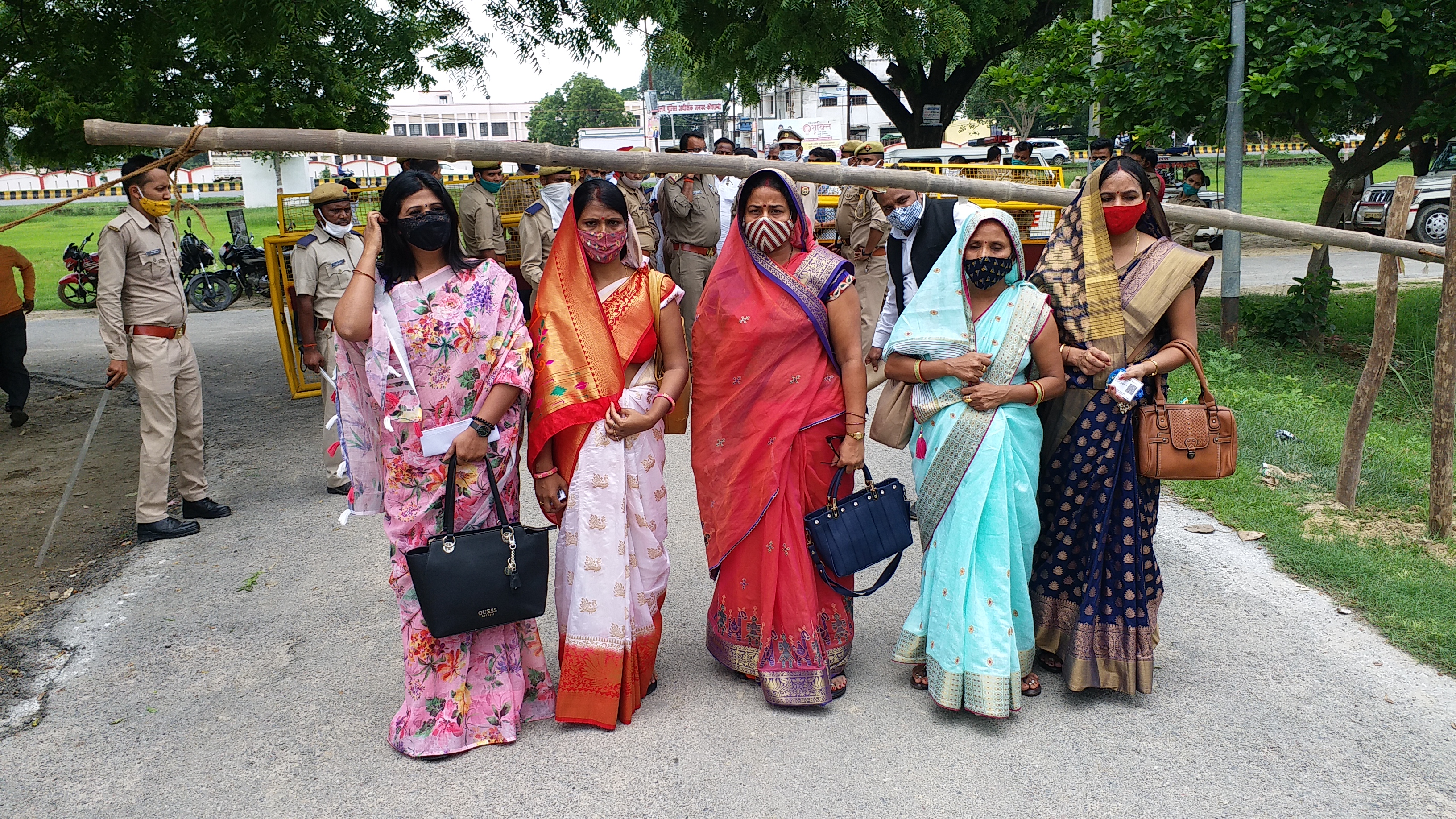 कौशांबी में दो प्रत्याशियों ने किया जिला पंचायत अध्यक्ष पद के लिए नामांकन.