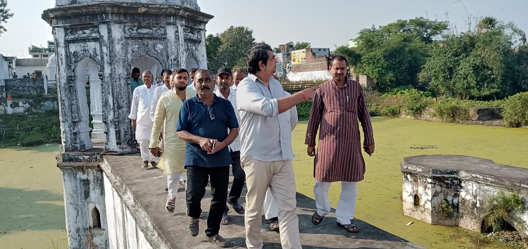 छठ की तैयारियों को जानने को पहुंचे घाट