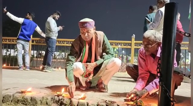 कुशीनगर में देव दीपावली पर जगमग हुआ बुद्धा घाट