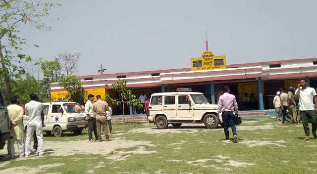 Kushinagar News : बारात से लौट रही कार ने दो छात्राओं को रौंदा, एक की मौत दूसरी की हालत गंभीर