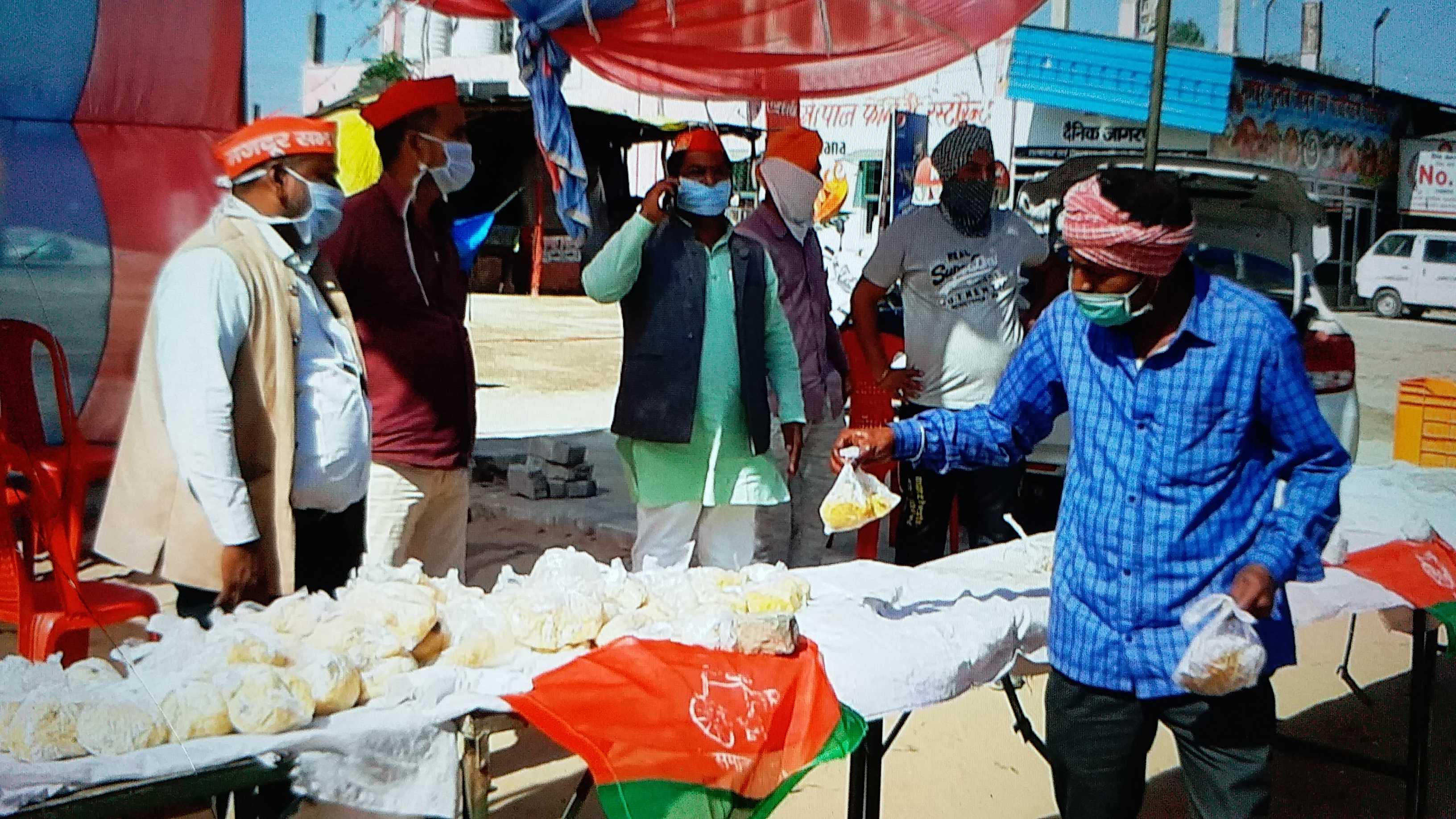 samajwadi party people were helping people