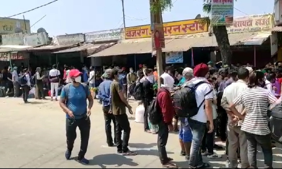 2000 nepali mjdoor reached at indo nepal border