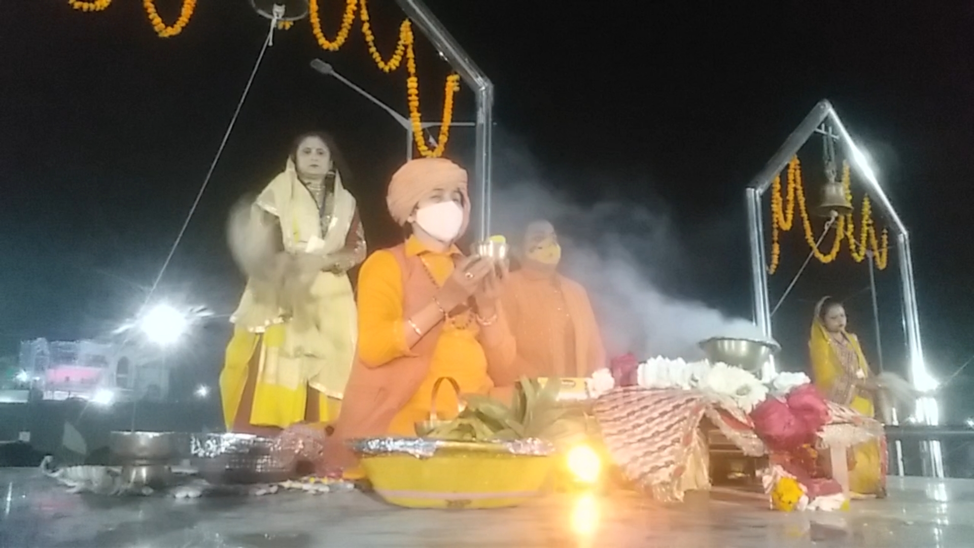 maha aarti of gomti river performerd on magha purnima