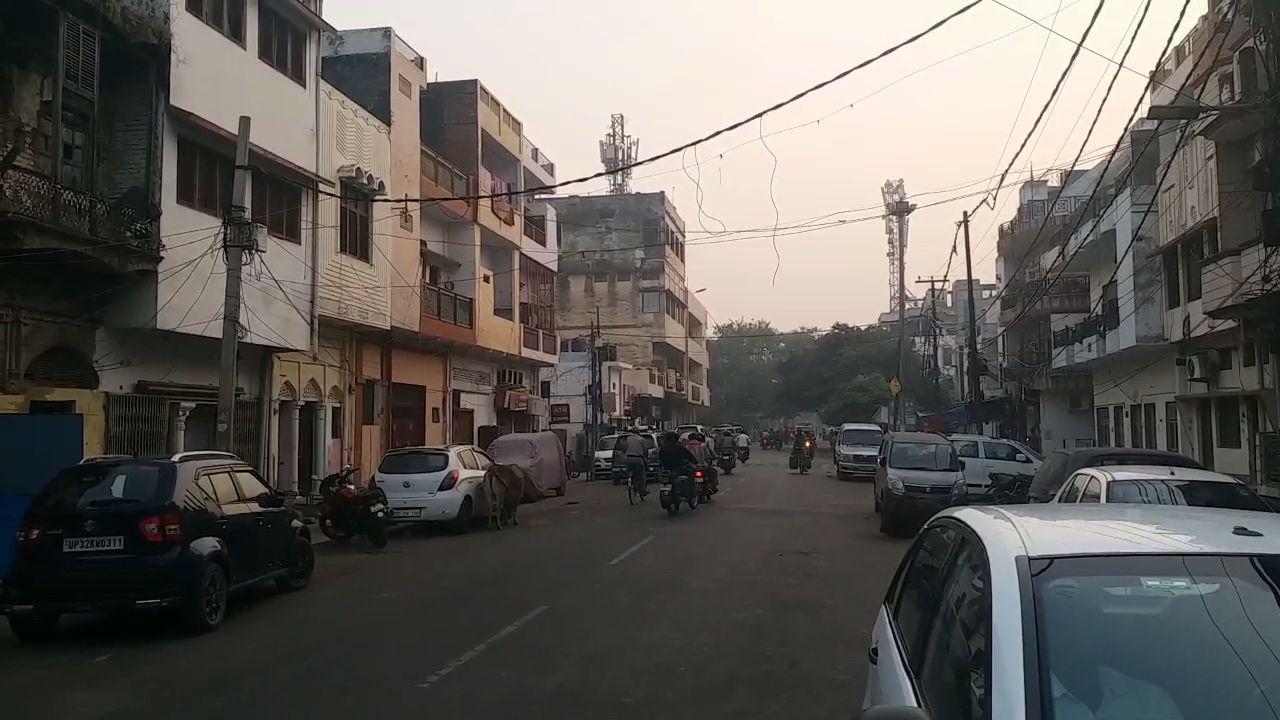 लखनऊ में प्रदूषण ने लोगों को किया परेशान.