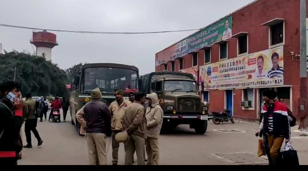 चारबाग स्टेशन पर तैनात जवान