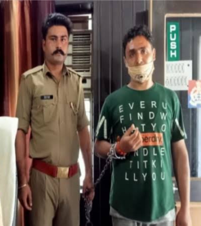 पुलिस हिरासत में दीपक निराला