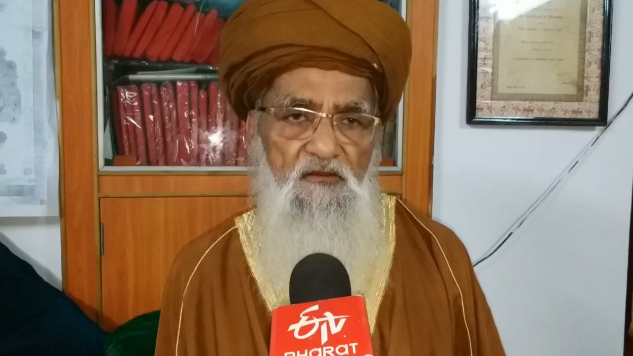 صاحب نصاب پر صدقہ فطر واجب ہے تاکہ غریب پریشان نہ رہیں