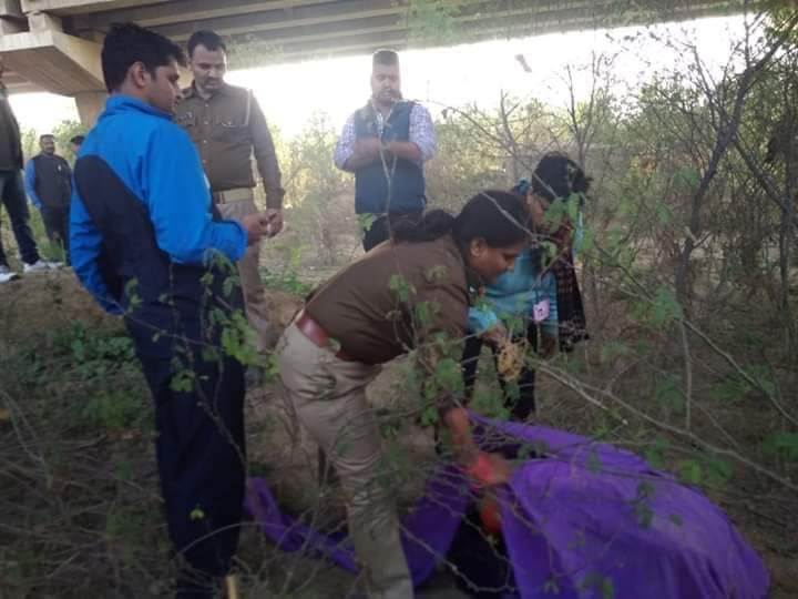 मौके पर मौजूद पुलिसकर्मी