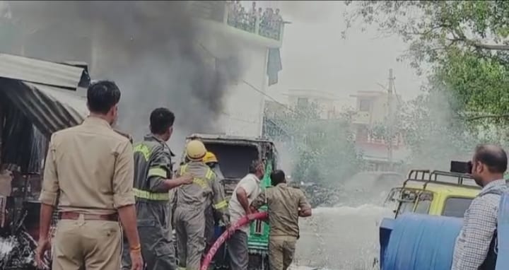 लखनऊ के सरोजनीनगर थाने में लगी आग, माल खाना इंचार्ज और वेल्डिंग मिस्त्री झुलसा