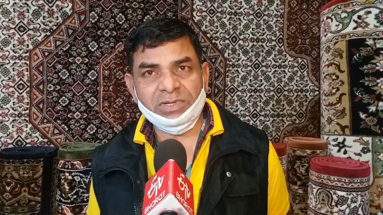 چنڈی گڑھ سے آئے محمد اسلام قالین کے شاندار کاریگر ہیں