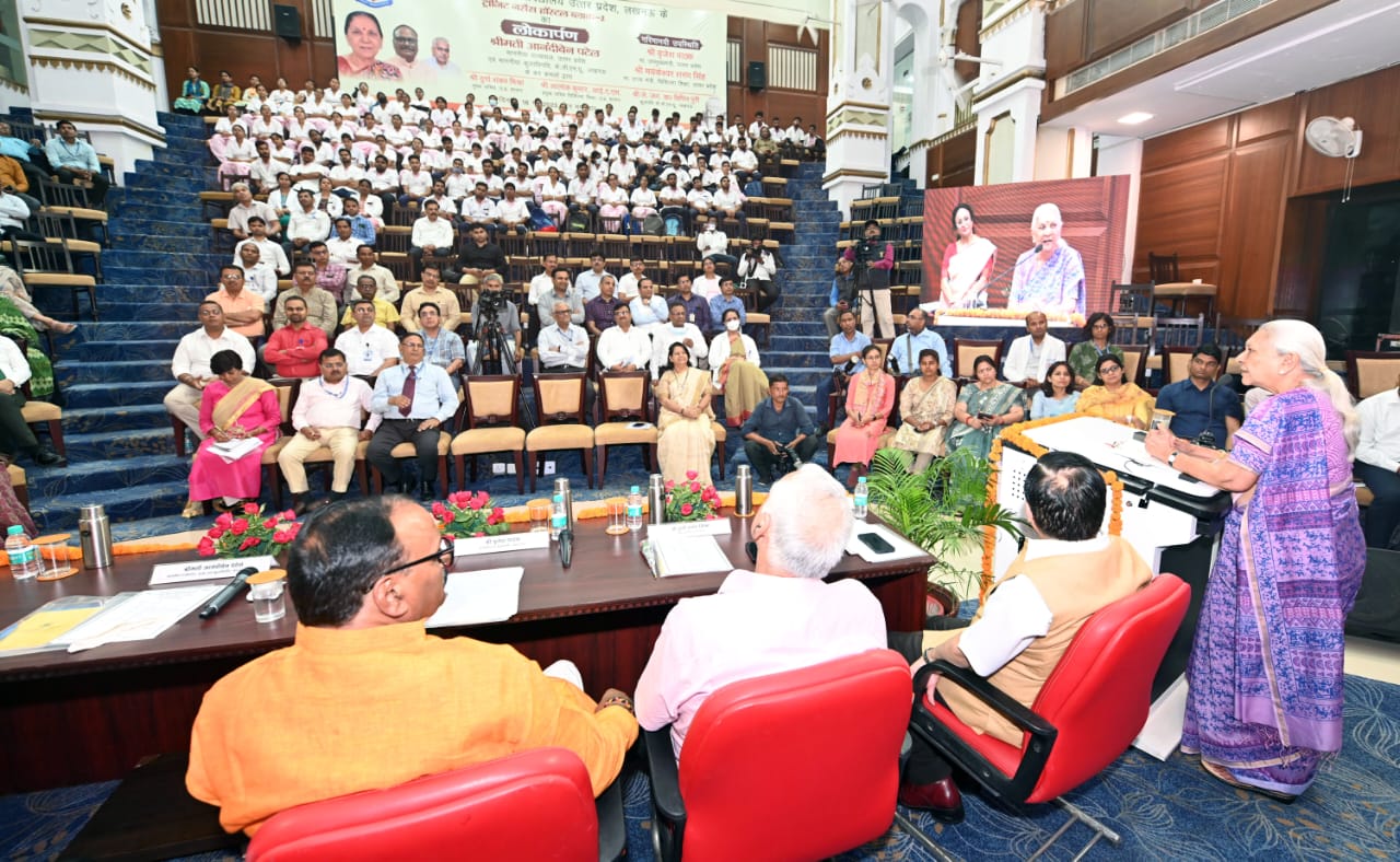 कार्यों के समयबद्ध निराकरण के लिए अधिकारियों के बीच समुचित तालमेल जरूरी : आनंदीबेन पटेल