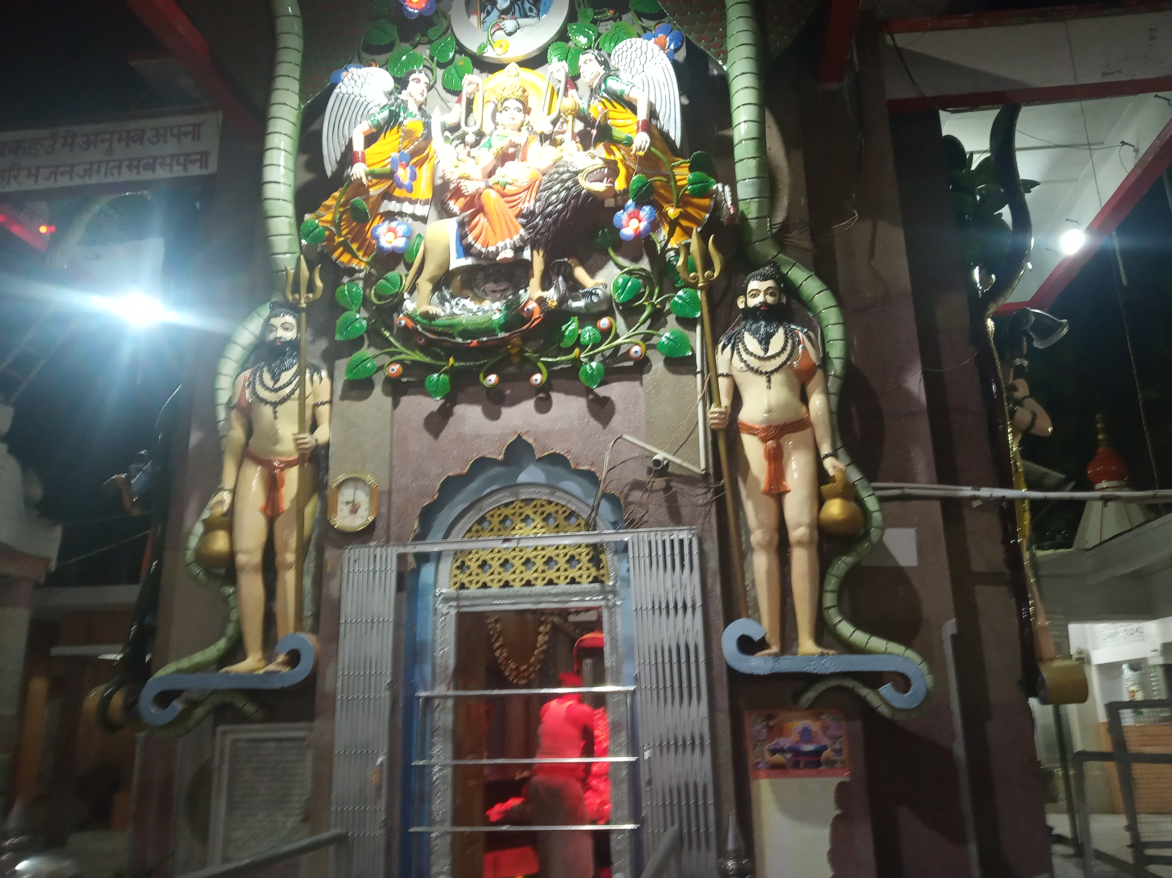 मनकामेश्वर मंदिर