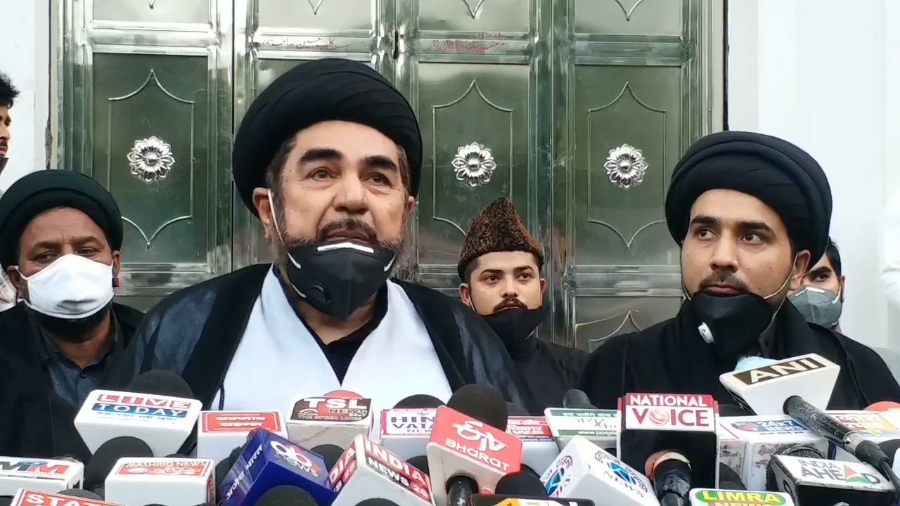 معروف شیعہ عالم دین مولانا کلب جوّاد ای ٹی وی بھارت کے بشمول میڈیا نمائندوں سے گفتگو کرتے ہوئے