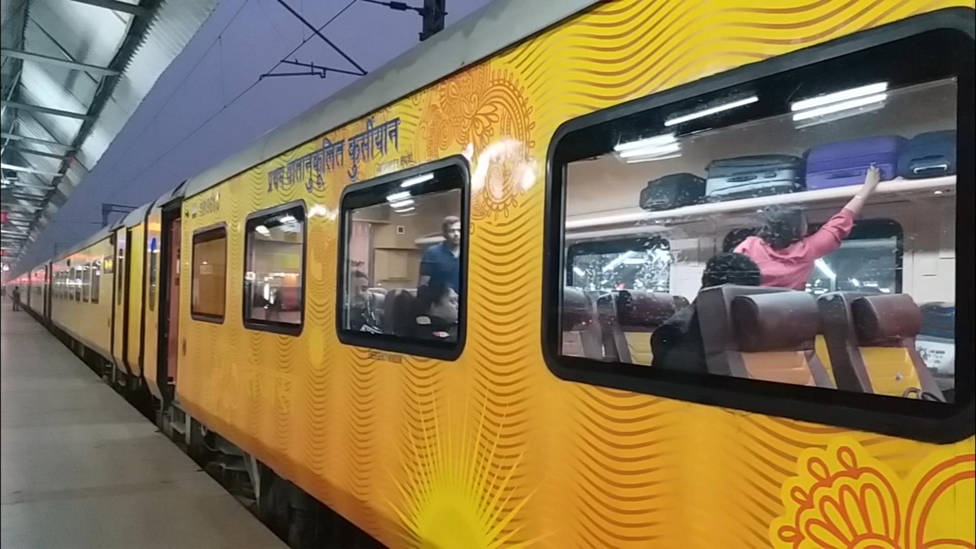 tejas and kashi mahakal express suspended till 30th april 2020 due to coronavirus