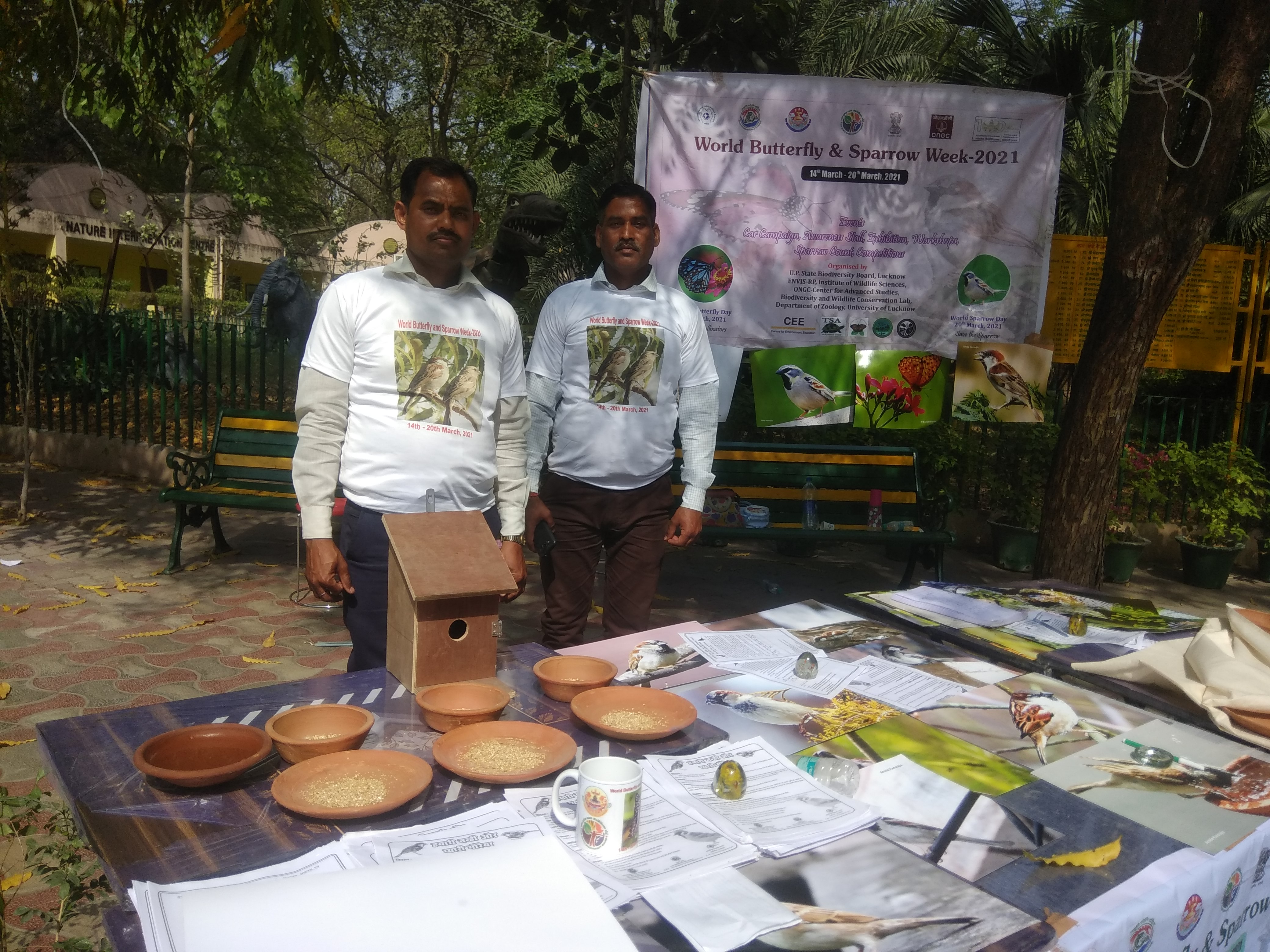 लोगों को जागरूक करने के लिए लगाया स्टाल.