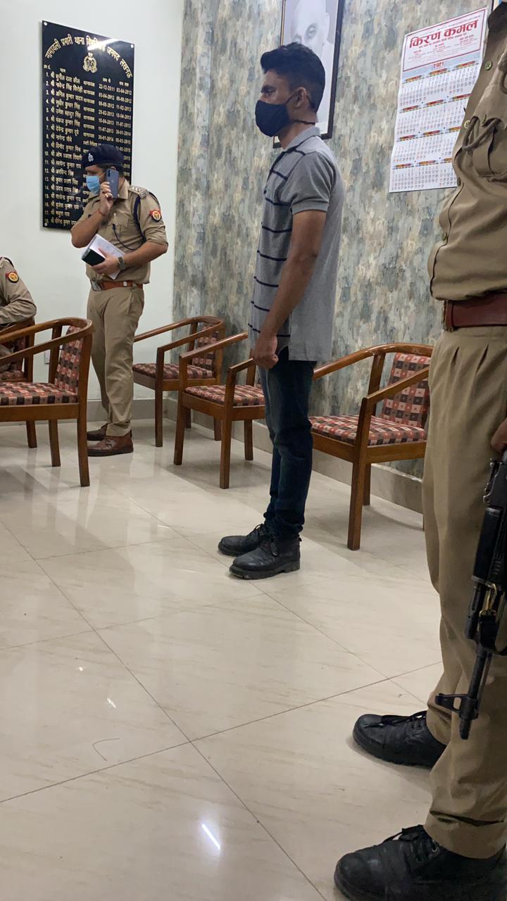 lohia hospital in lucknow  lohia hospital  police constable shot a young man  lucknow news  lucknow crime news  लोहिया अस्पताल  सिपाही ने युवक को मारी गोली  लोहिया अस्पताल के पास चली गोली  लोहिया अस्पताल के पास हत्या  लखनऊ खबर