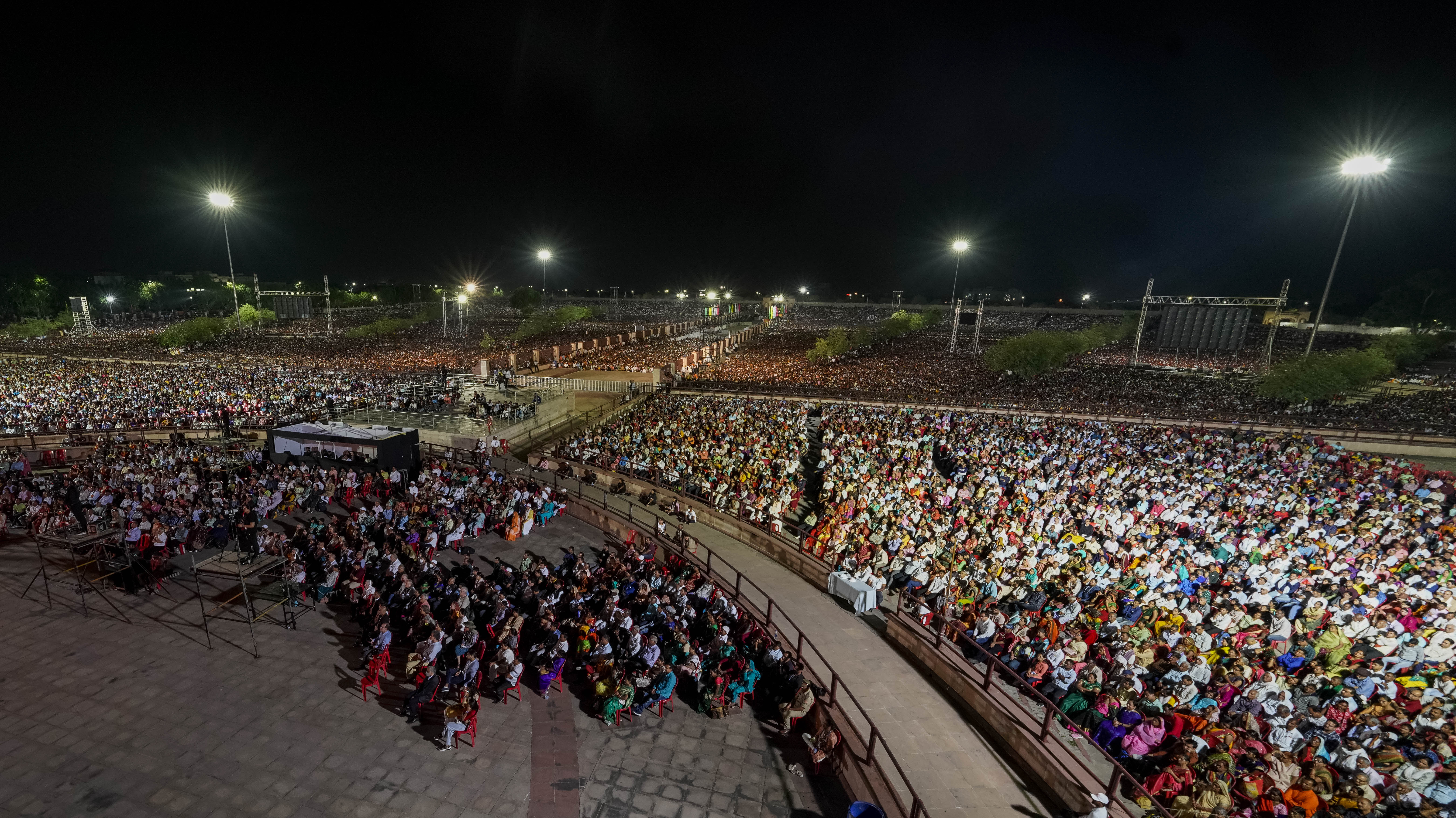 લેખક પ્રેમ રાવત દ્વારા 1,14,704 લોકોએ તેમના પુસ્તકનું વિમોચન કર્યું