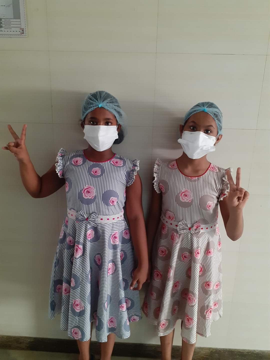 को-वैक्सीन ट्रायल का हिस्सा बनीं जुड़वा बहनें