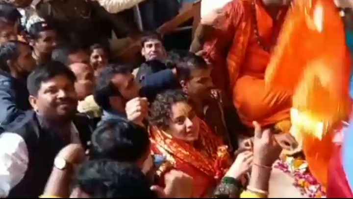 angana visits Banke Bihari Temple