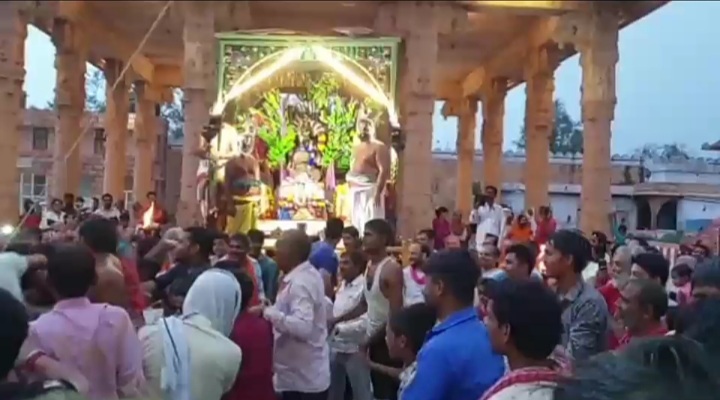 रंगनाथ मंदिर में नंद उत्सव पर आयोजित हुआ लट्ठे का मेला, जानें क्यों यह इतना है प्रसिद्ध