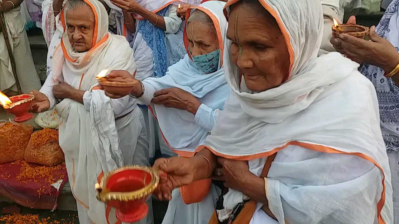 विधवा महिलाओं की दीपावली