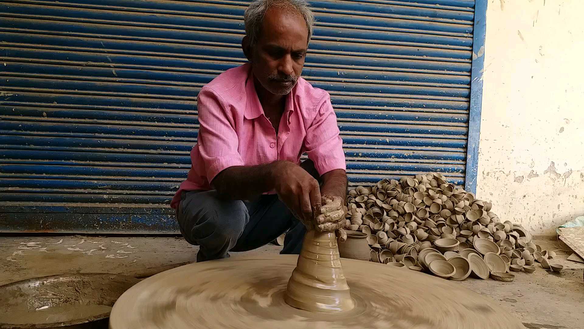 जिला कारागार मथुरा में निरुद्ध बंदी दीपावली पर लोगों को देंगे तोहफा ये तोहफा..