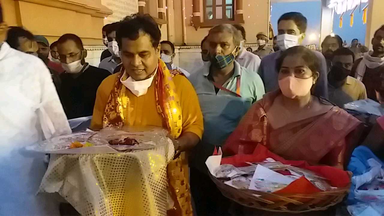 धूमधाम से मनाई जा रही श्रीकृष्ण जन्माष्टमी