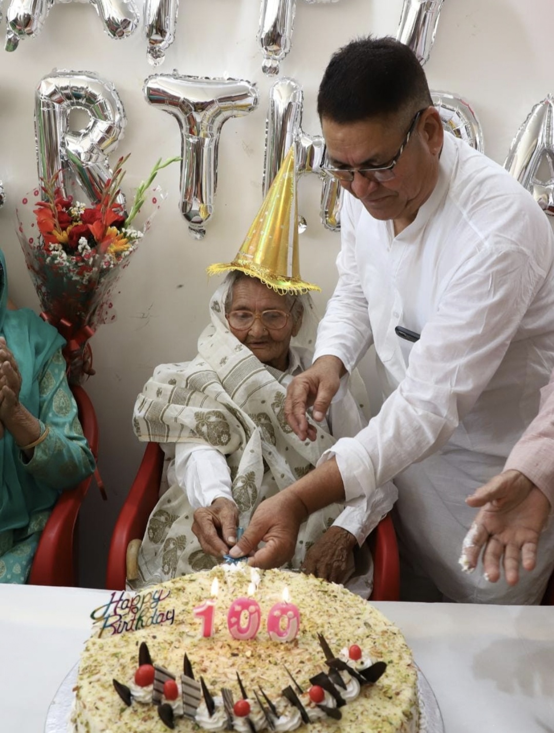 100 YEAR OLD WOMAN SARDAR KAUR BEATS CORONA IN MEERUT