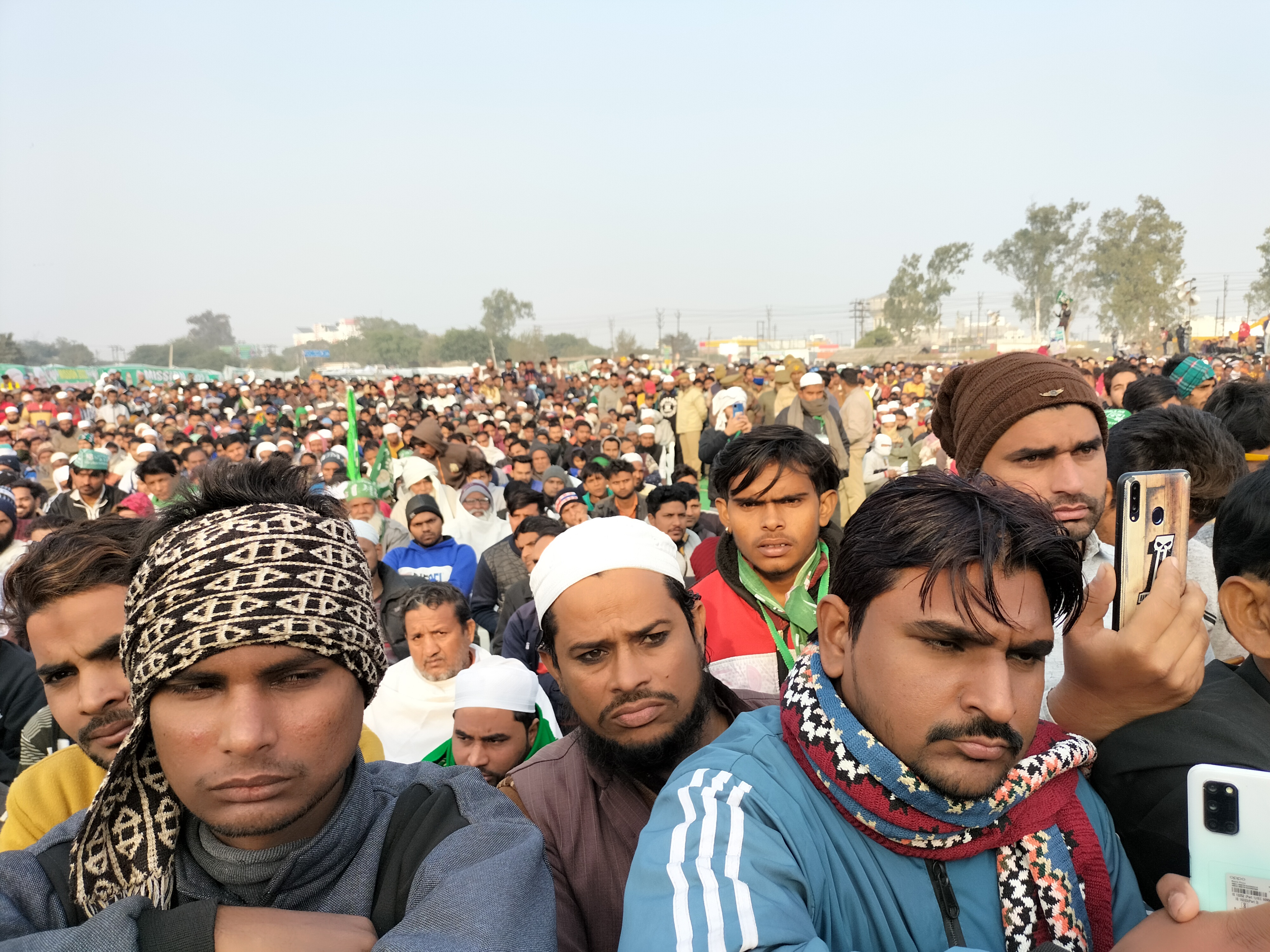 मेरठ में ओवैसी की रैली में मौजूद लोग