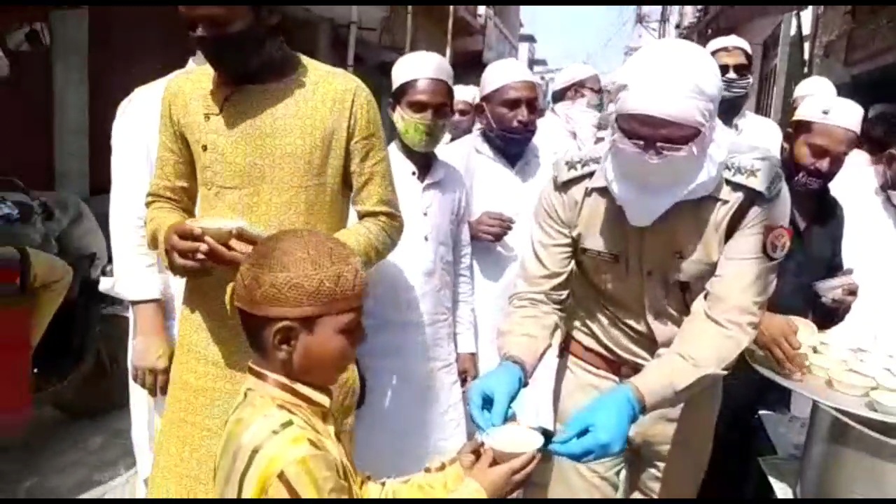 jamiat e ulema hind distributed sheer khurma on eid celebration in meerut