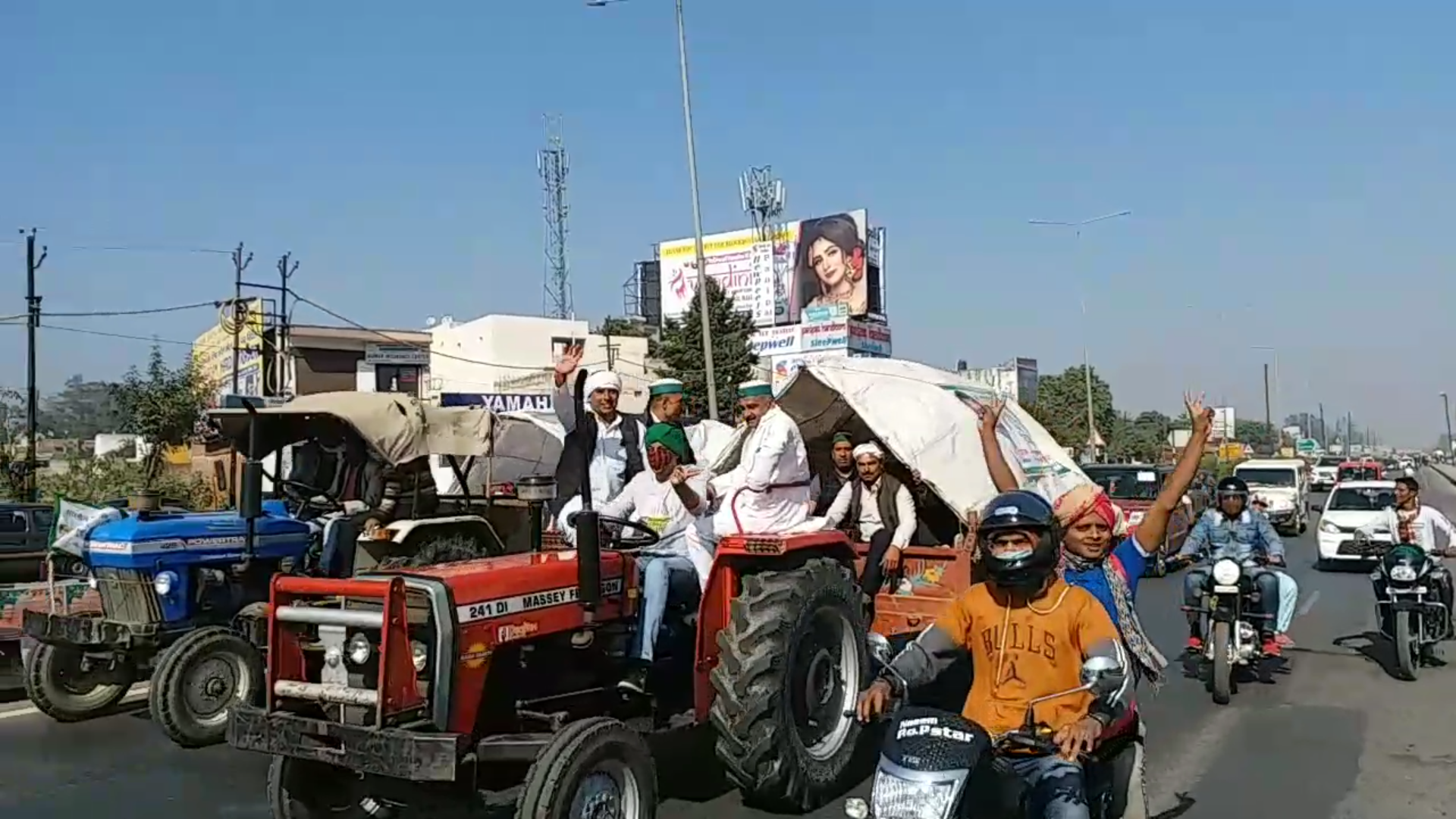 میرٹھ: زرعی قوانین کے خلاف کسان دہلی کے لیے روانہ