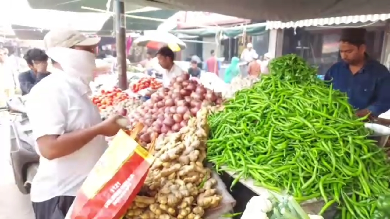 Meerut: Rising vegetable prices have upset the people