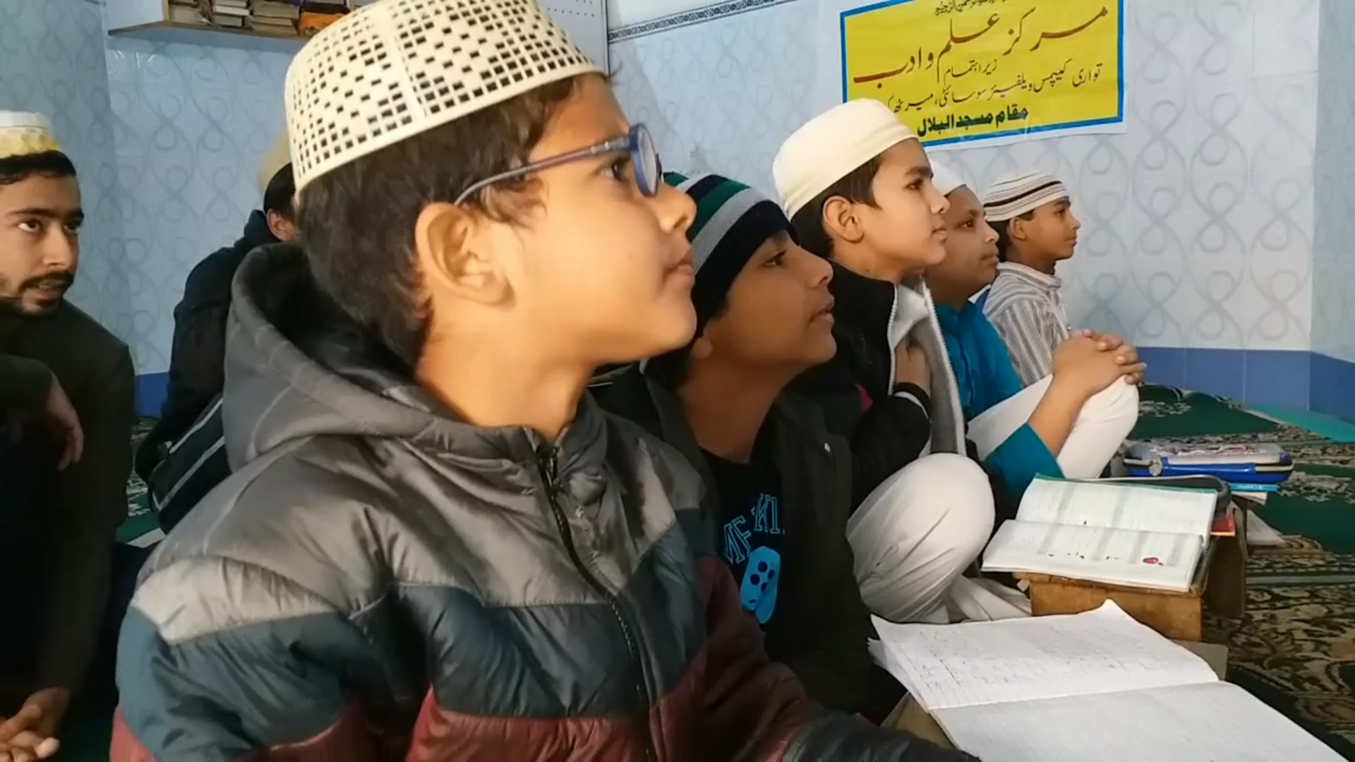 students learning urdu and arabic of tiwari campus welfare society meerut