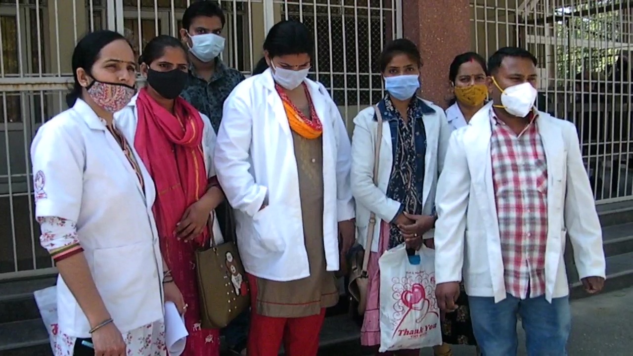 Meerut: Angry nurses protest outside the district magistrate's office