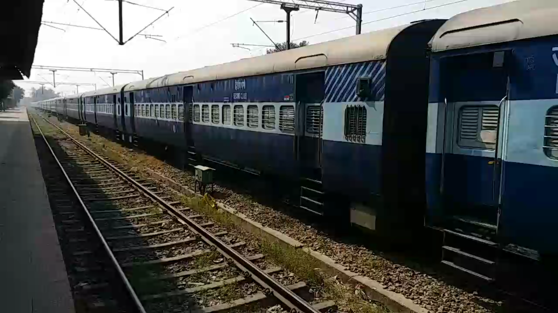 Meerut: Passengers face difficulties due to non-restoration of train service