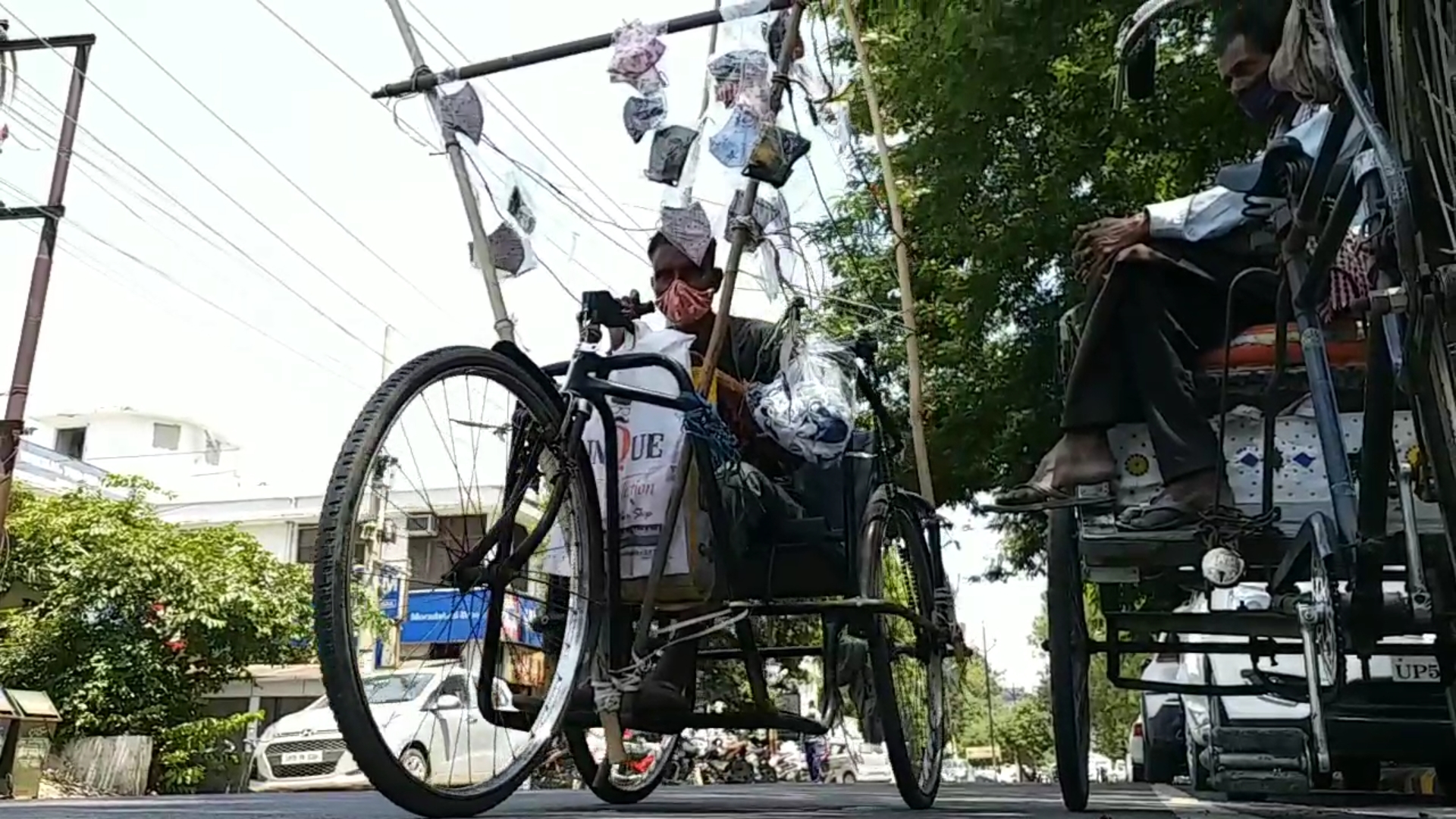 handicap kishore singh selling masks amid lockdown in moradabad