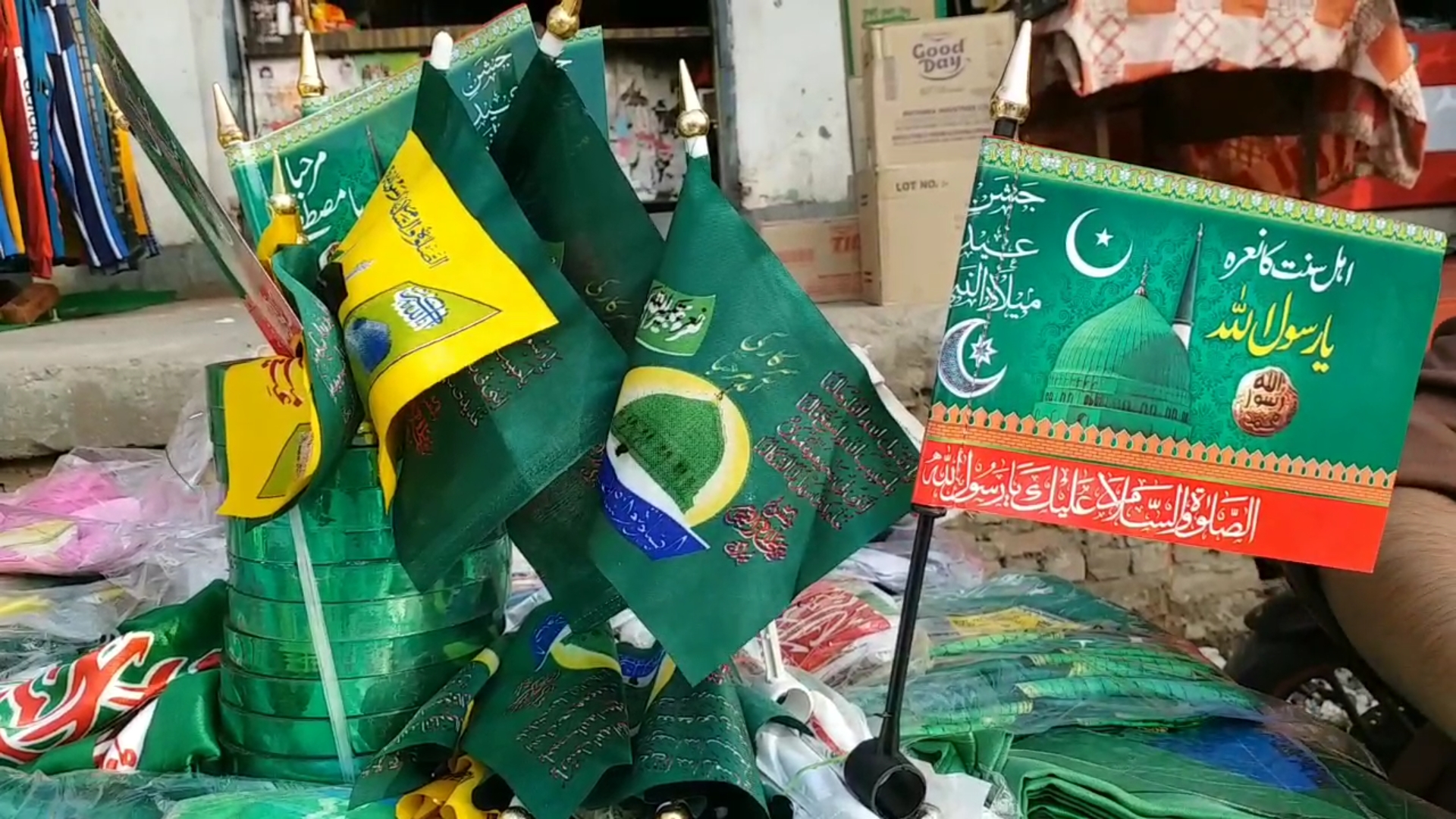Slug Muradabad: Decline in purchase of Islamic flag on the occasion of Rabi-ul-Awal