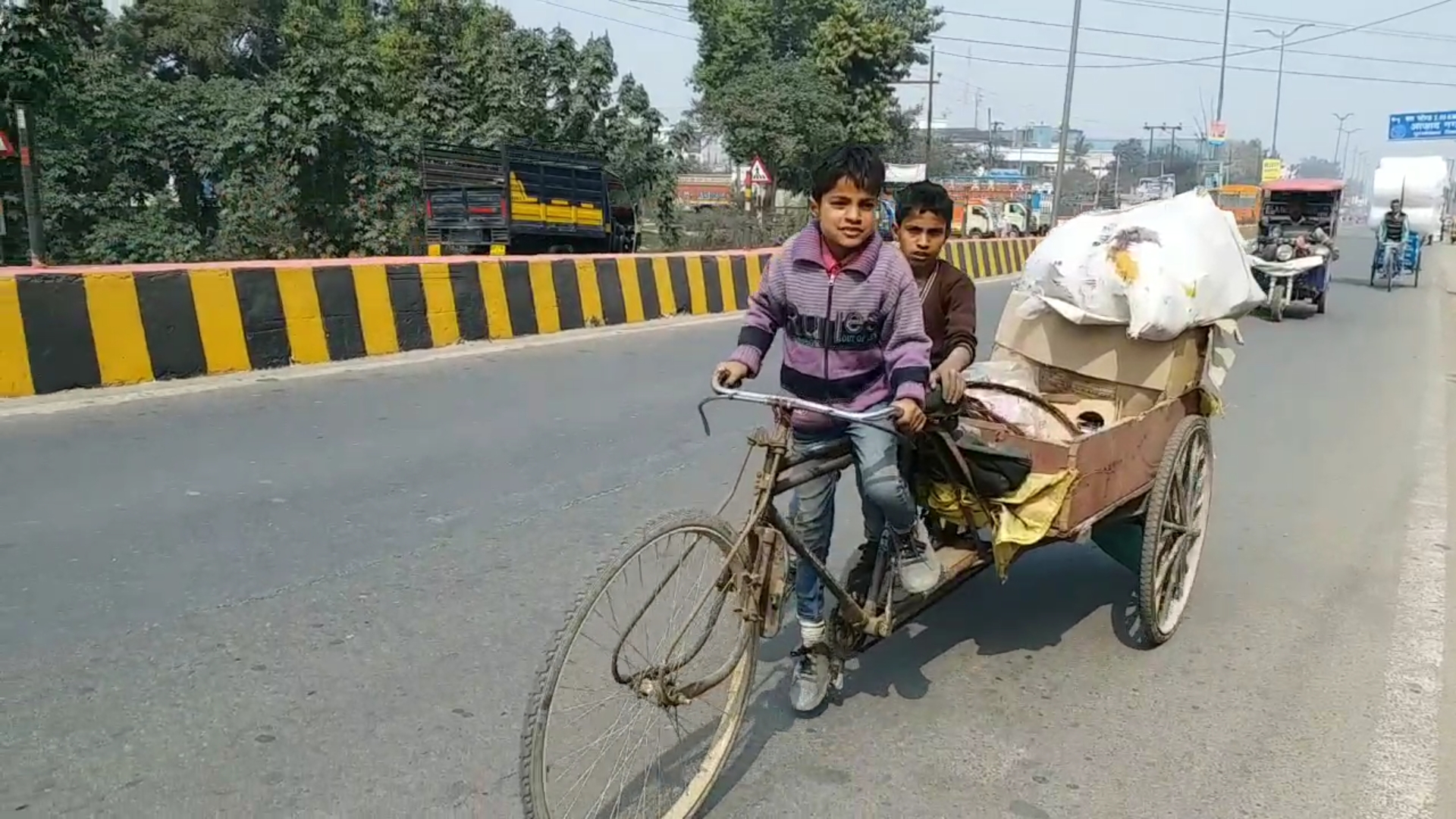 مرادآباد: کوڑے کے ڈھیر پر بچوں کا مستقبل