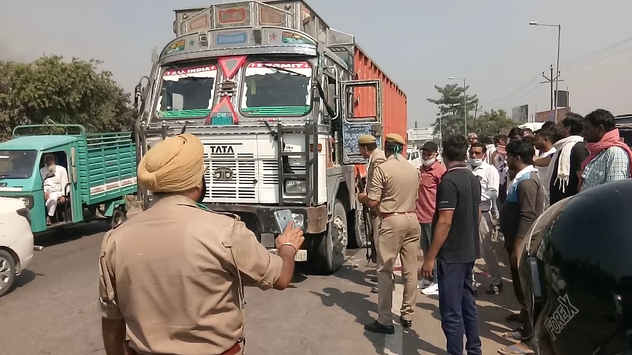 ट्रक की टक्कर से युवक की मौत.