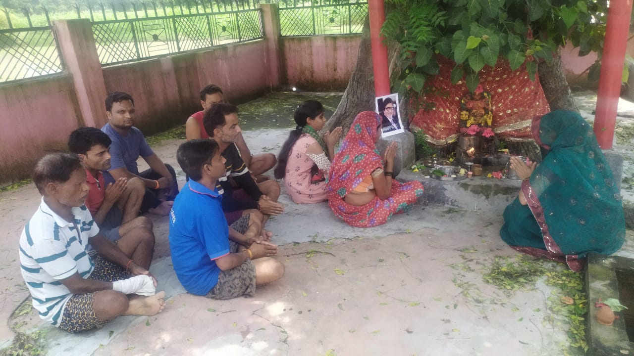 villagers of amitabh bachan native village in prapgarh praying for his recovery from corona