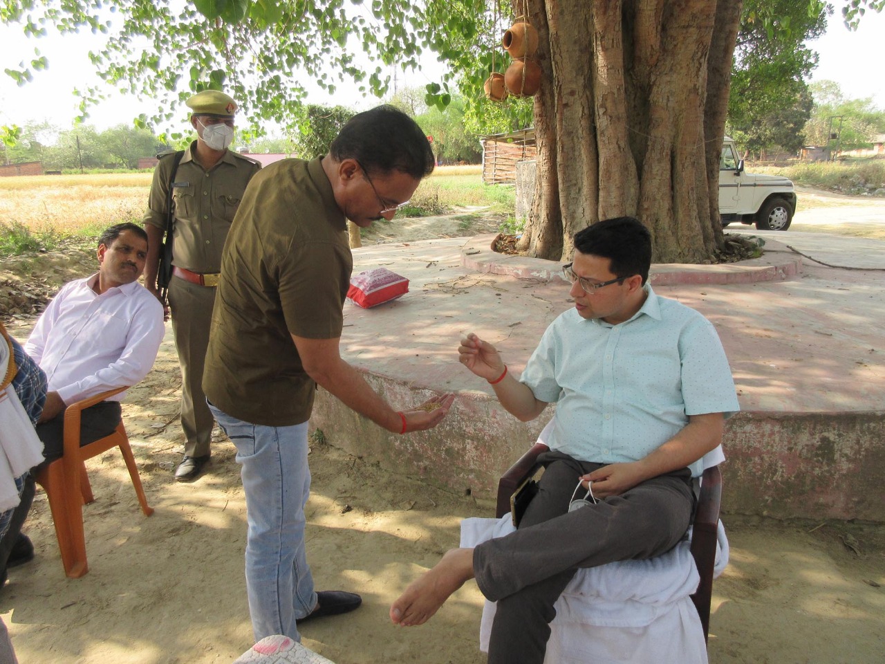 गेहूूं फसल के उत्पादन की हुई क्रॉप कटिंग