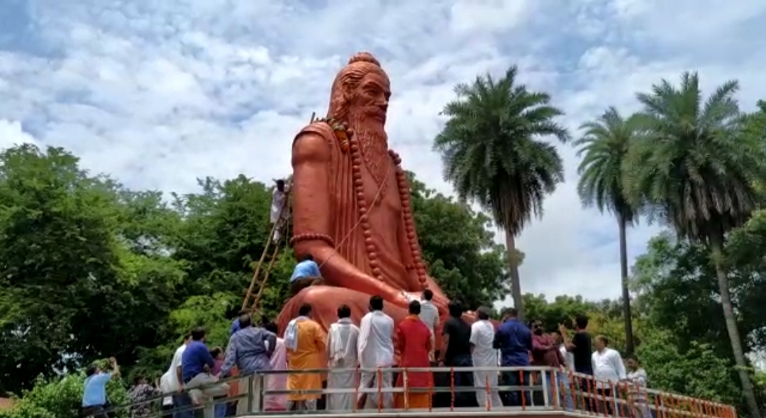 महर्षि भारद्वाज मुनि की प्रतिमा