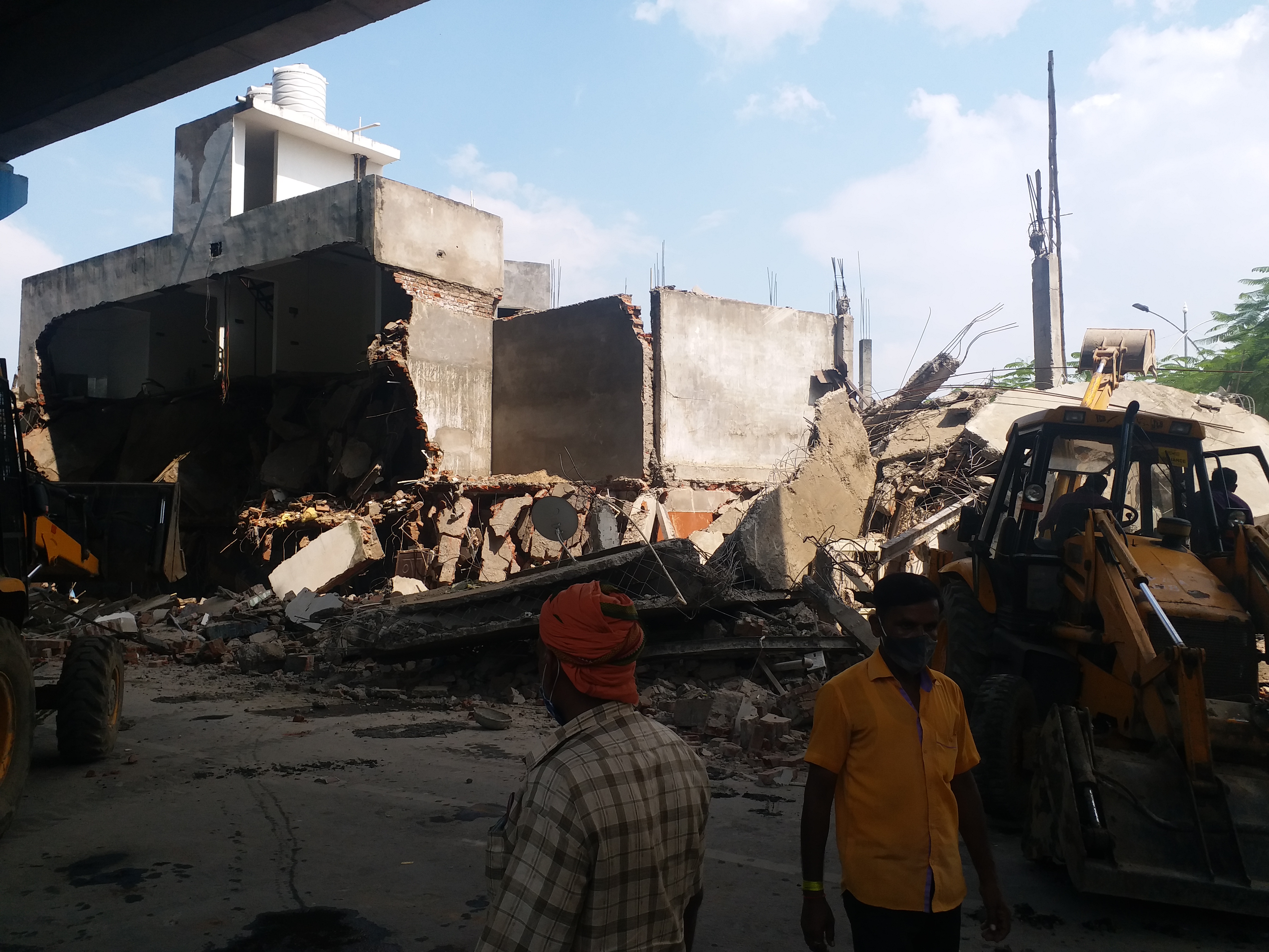 Imran's building near Atiq collapsed