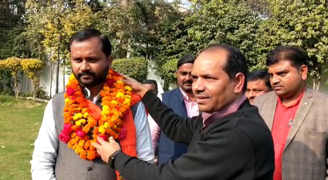 The MLA garlanded Jitendra Singh