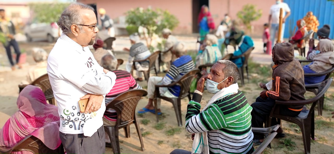 Message of brotherhood by celebrating Diwali with helpless elders In rampur