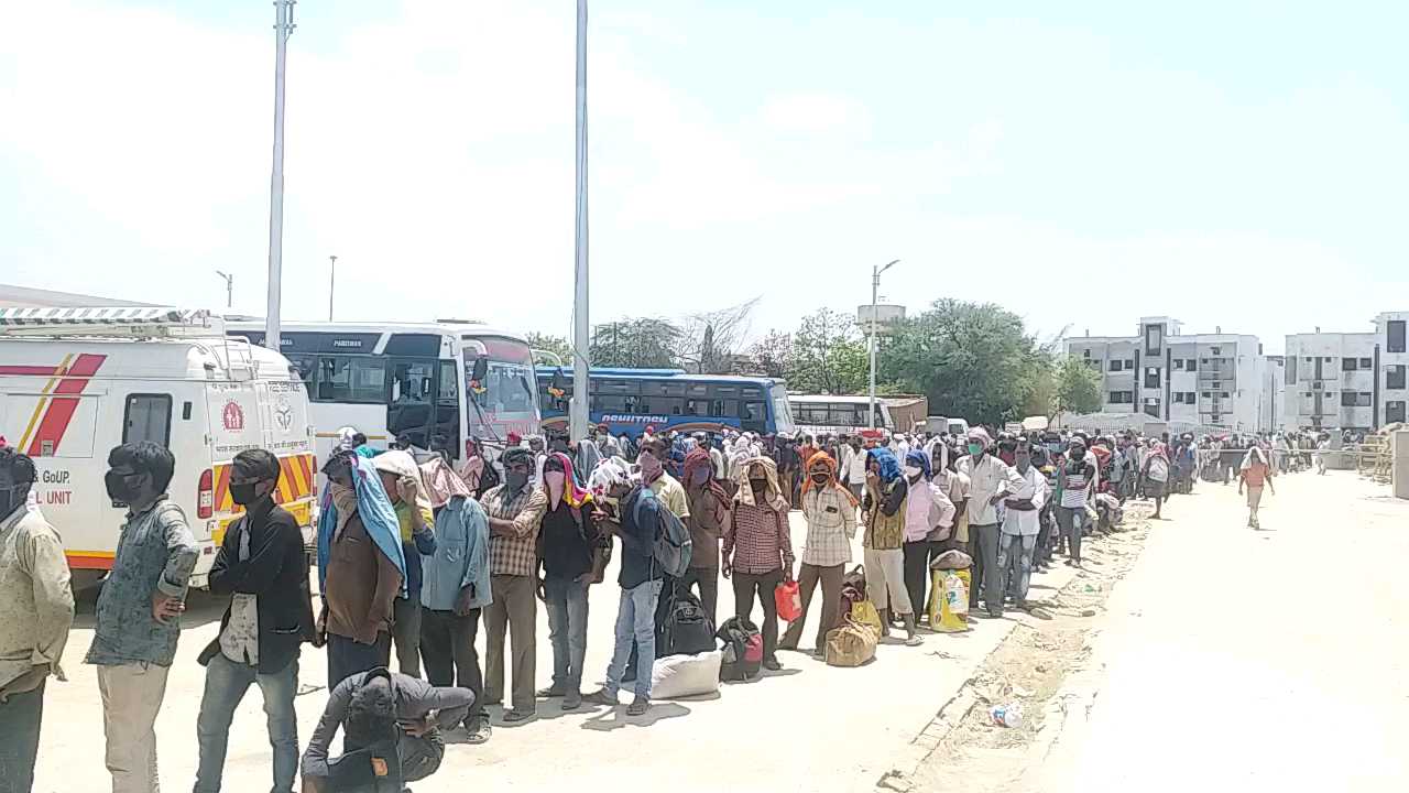 migrant laborers reached sant kabir nagar