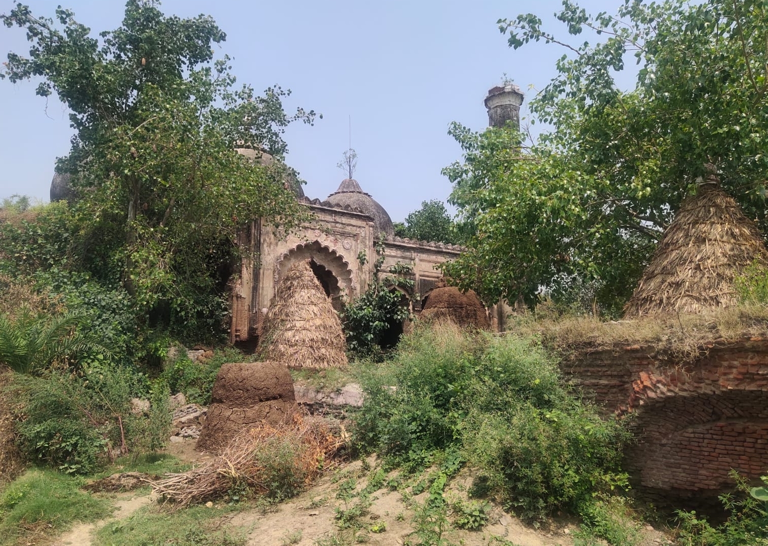 ہندووں نے خستہ حال تاریخی مسجد کی مرمت کا بیڑا اٹھایا