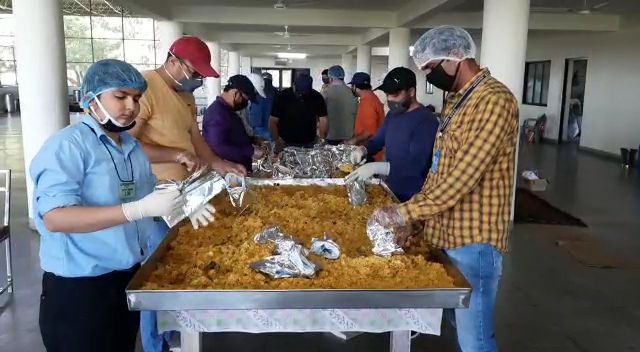 राधा स्वामी सत्संग ब्यास ने की जरूरतमंदों के लिए भोजन की व्यवस्था.